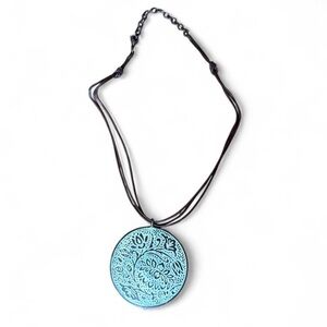 Vintage boho engraved medallion necklace earthy pendant statement piece 🧚🏻🎨